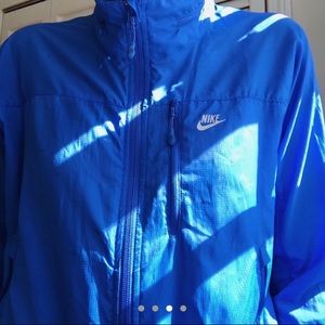 NIKE WINDBREAKER